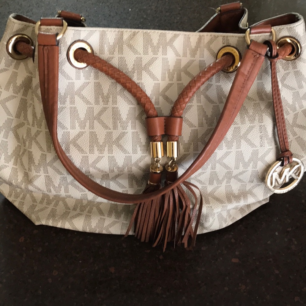 Michael Kors Vanilla Jet Set Purse